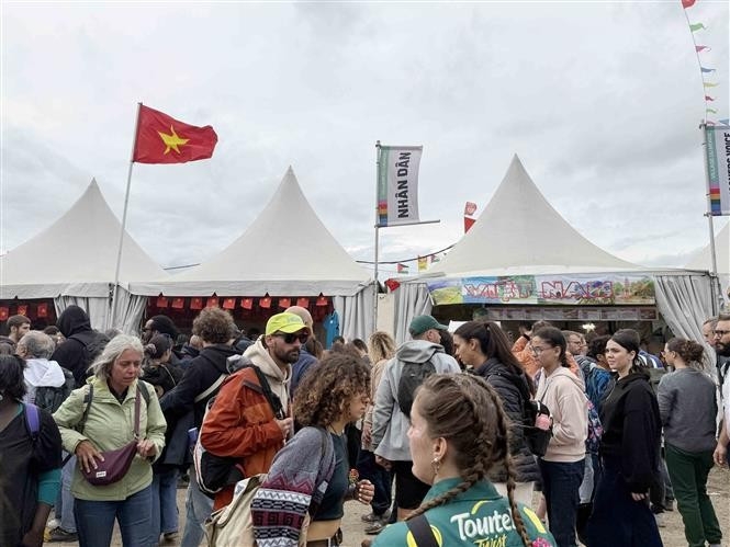 Nhan dan newspaper celebrates solidarity, progress at French festival